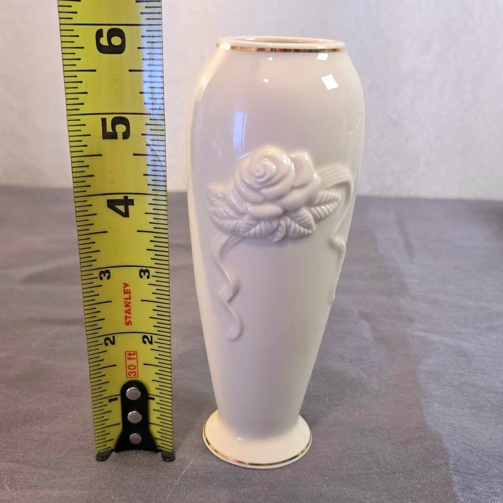 Lenox Cream Rose Bud Vase Gold Trim Handcrafted China‎ Decorative Accent